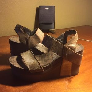 Metallic Bronze OTBT Bushnell Wedge Sandals